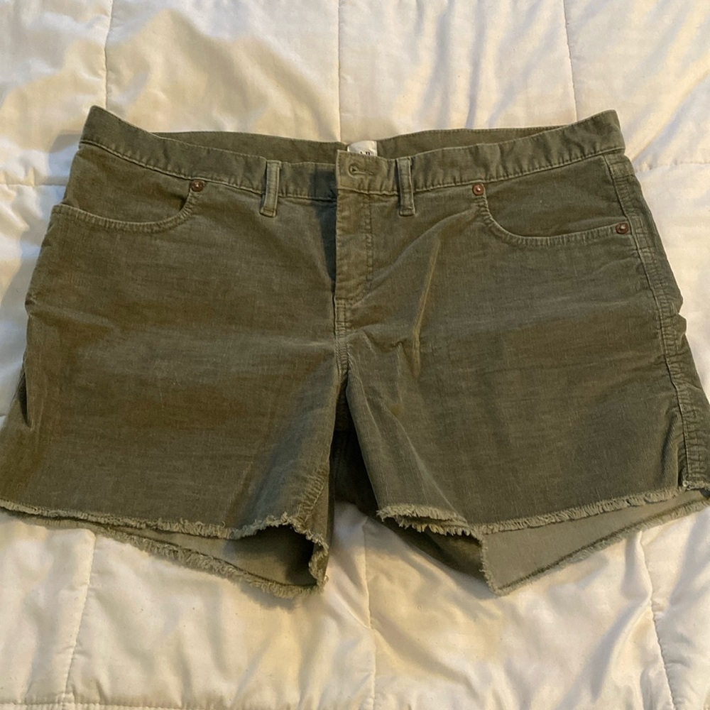 Adorable Green Gap size 16 corduroy shorts
